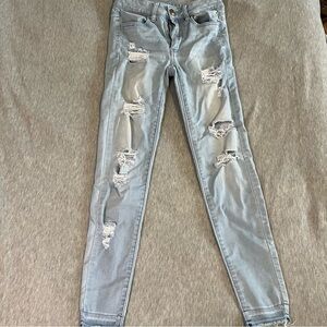 American Eagle Outfitters Light Wash Skinny Jeans Distressed